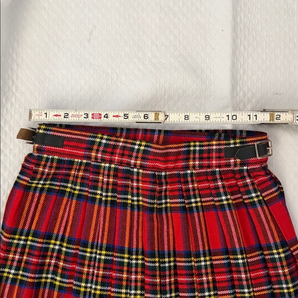Lord & Taylor Red Tartan Kilt. Size 8 - Picture 13 of 13
